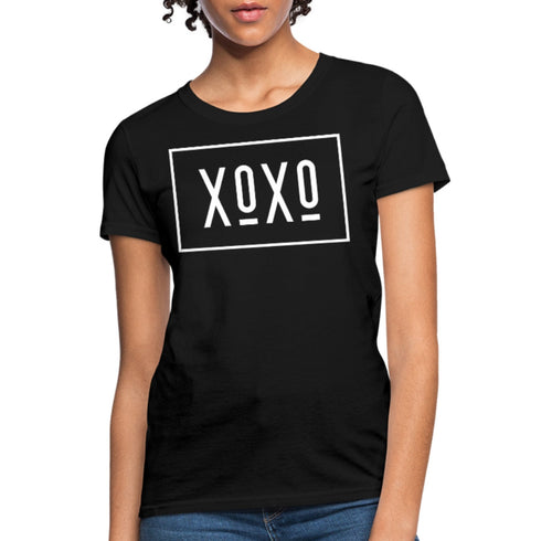 T-shirt graphique XOXO pour femme, style classique blanc à bordure, avec texte imprimé