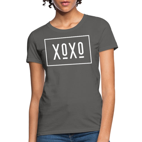 T-shirt graphique XOXO pour femme, style classique blanc à bordure, avec texte imprimé