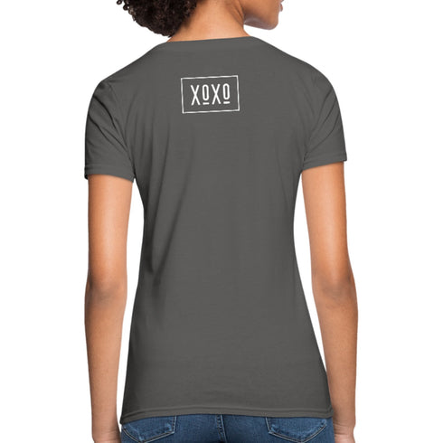 T-shirt graphique XOXO pour femme, style classique blanc à bordure, avec texte imprimé